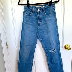 Wedgie Straight Levi Jeans in perfect condition!